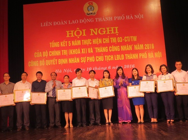 Hanoi Labor Union reviews 5 years implementing the Politbureau resolution 03 - ảnh 1